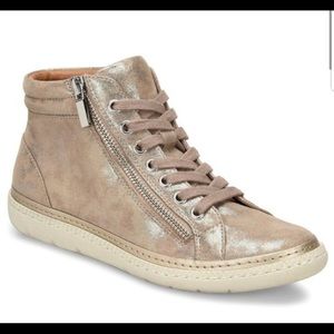 Soft lace-up sneakers